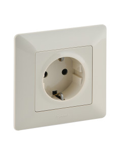 Legrand 755741 Контакт Valena Life с рамка 2P+E Schuko 16A, авт. клеми, крем, - 755741 - Цена | LEDs4economy